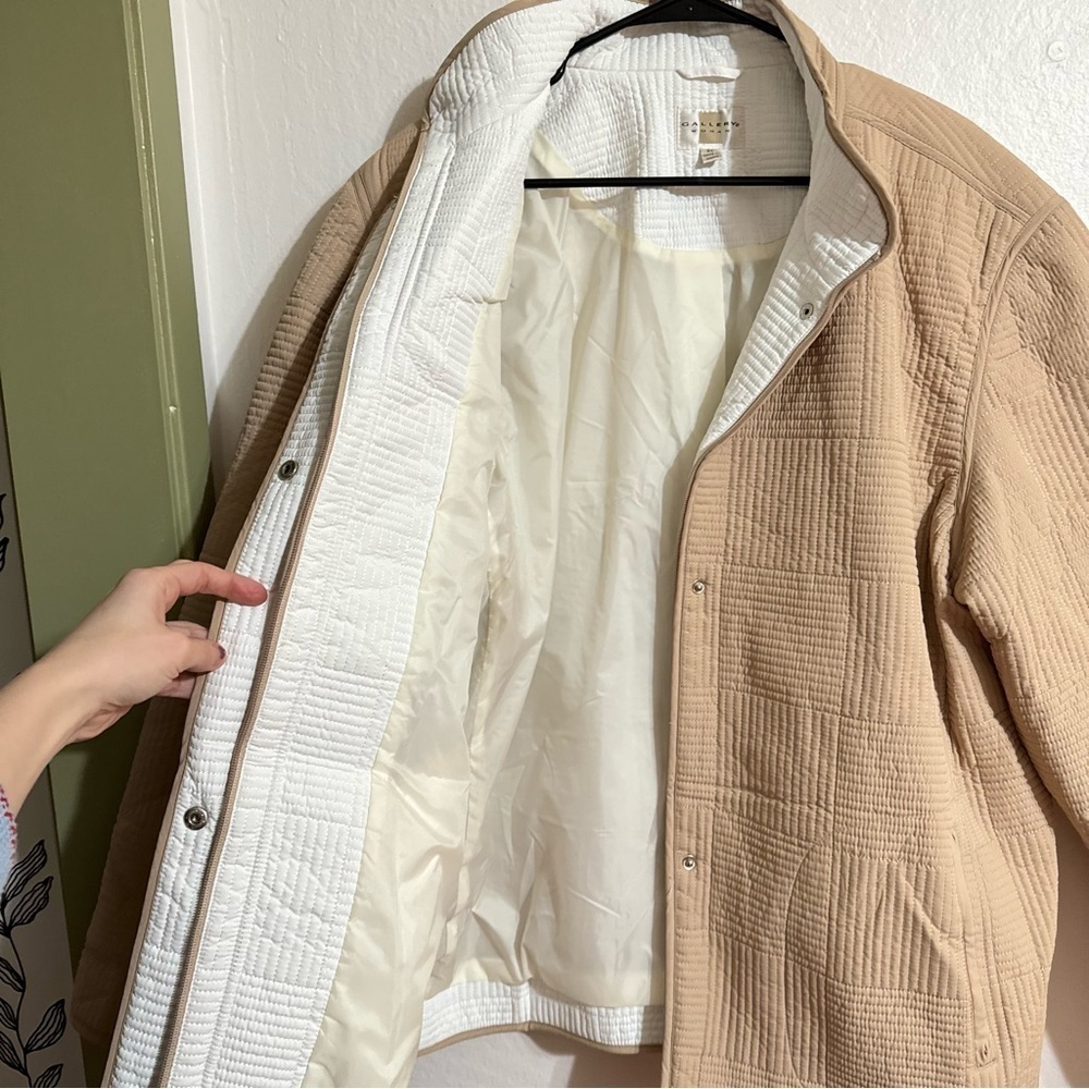 Gallery Woman’s 3X Tan Quilted Button Zip Snap Closure Overcoat Jacket - Picture 3 of 7